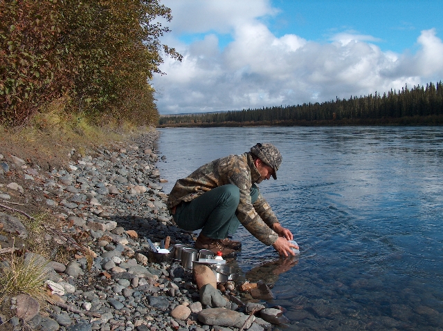 Doing_Dishes_on_the_Yukon_River.jpgw800h598